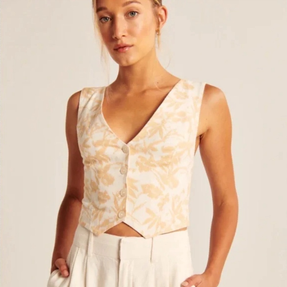 Abercrombie Floral Leaf Print Cropped Vest